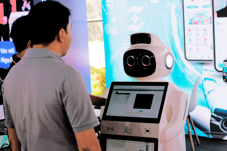 Robot lễ tân AI: Chi phí và quy trình triển khai